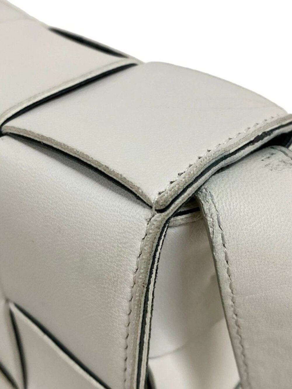 BOTTEGA VENETA Cassette White Leather Shoulder Bag - Picture 4 of 14